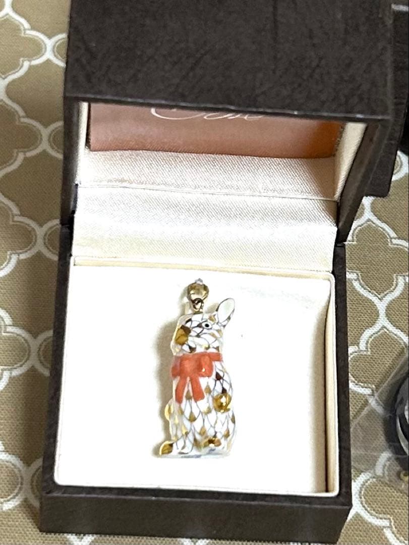 【希少美品】ヘレンド　うさぎ フィギュリン 磁器　ネックレス　箱付き