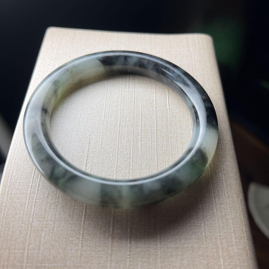 本翡翠　魔除け、天然ミネラル氷種丸型バングル