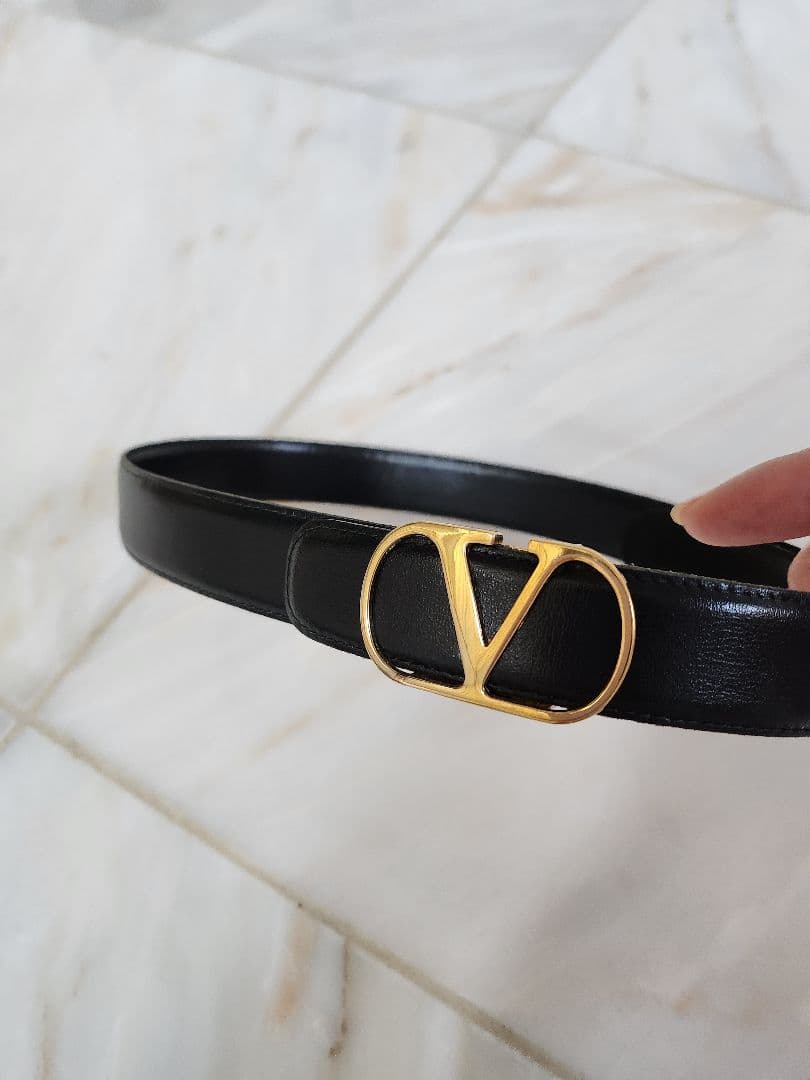 専用ですバレンティノブラックレザー Vロゴバックル ベルト