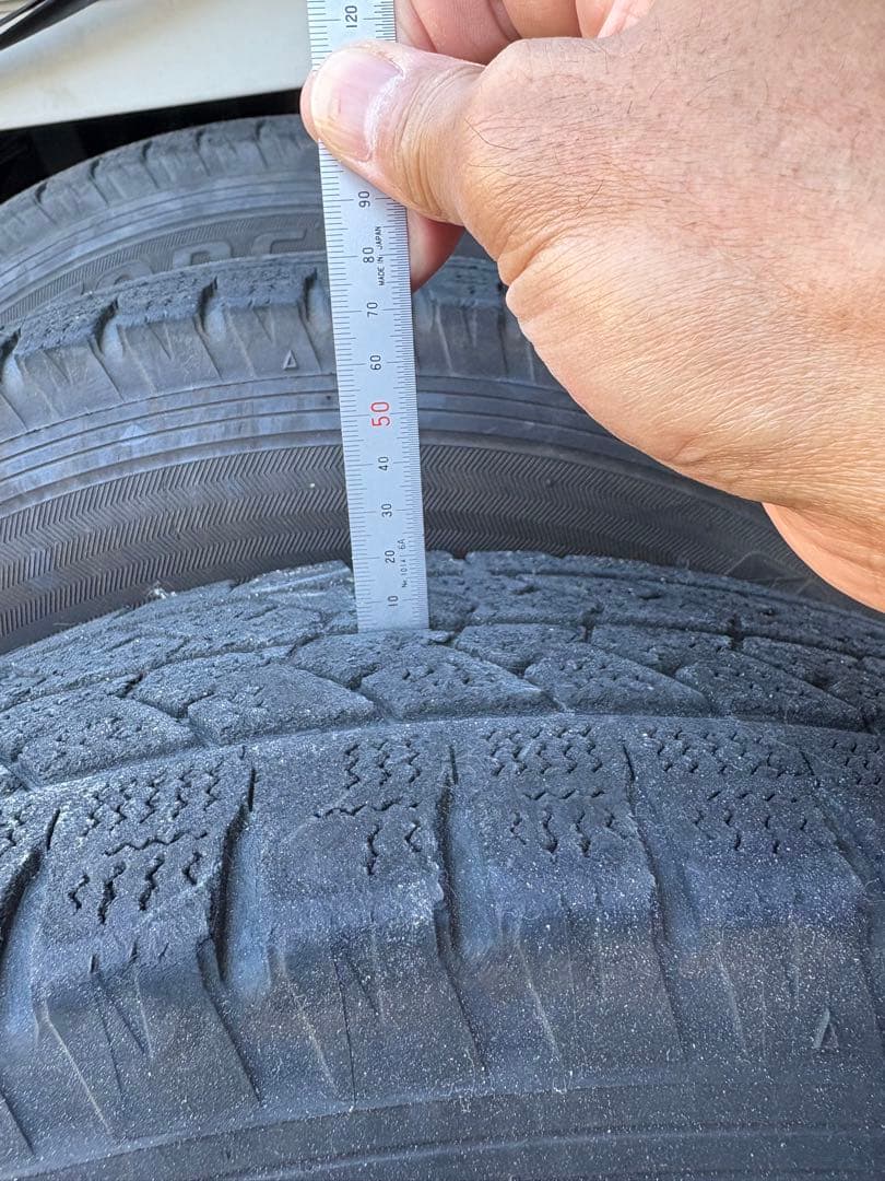 ブリヂストン スタッドレスタイヤ 195/80R15 ハイエース