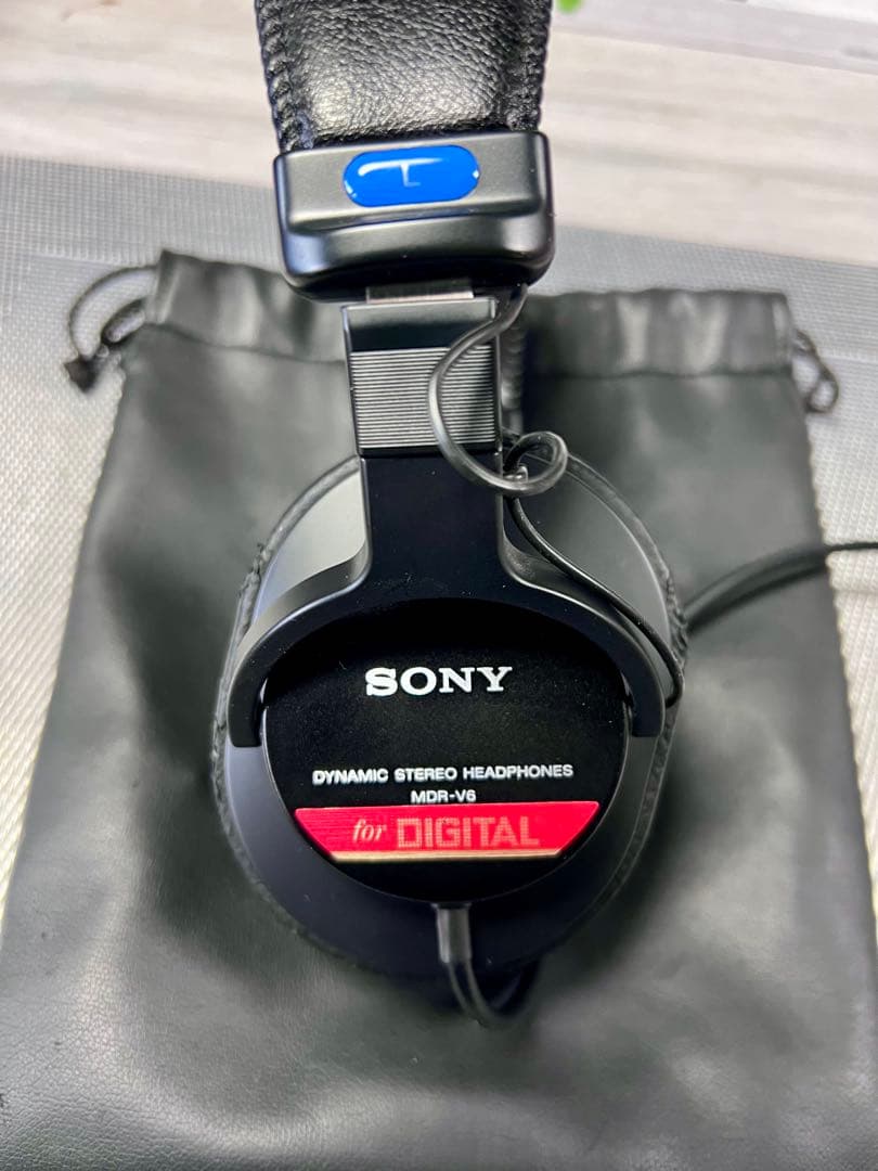 SONY MDR-V6 モニターヘッドホン【現在入手困難】
