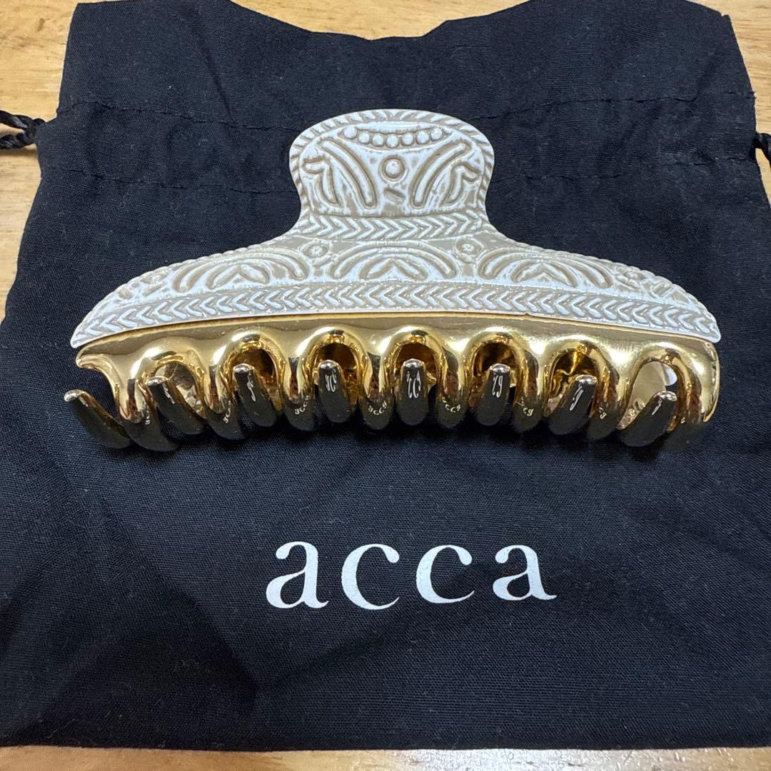 acca 希少　彫刻調のヘアクリップ