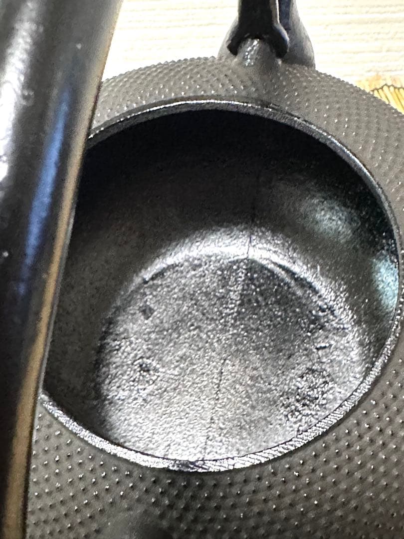 未使用、タグ付　南部秀山 佐藤 勝弘作　１５型アラレ　鉄瓶　南部鉄瓶　南部鉄器