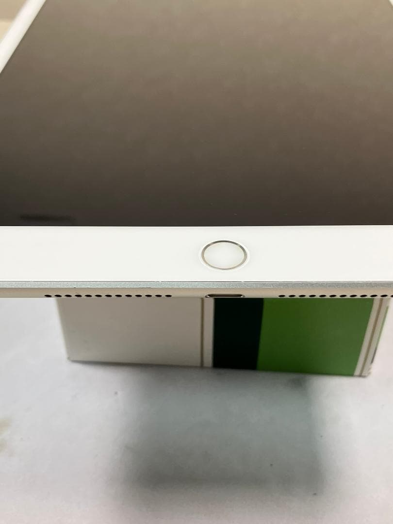 iPad 7世代　32GB シルバー　セルラー カバーガラス付