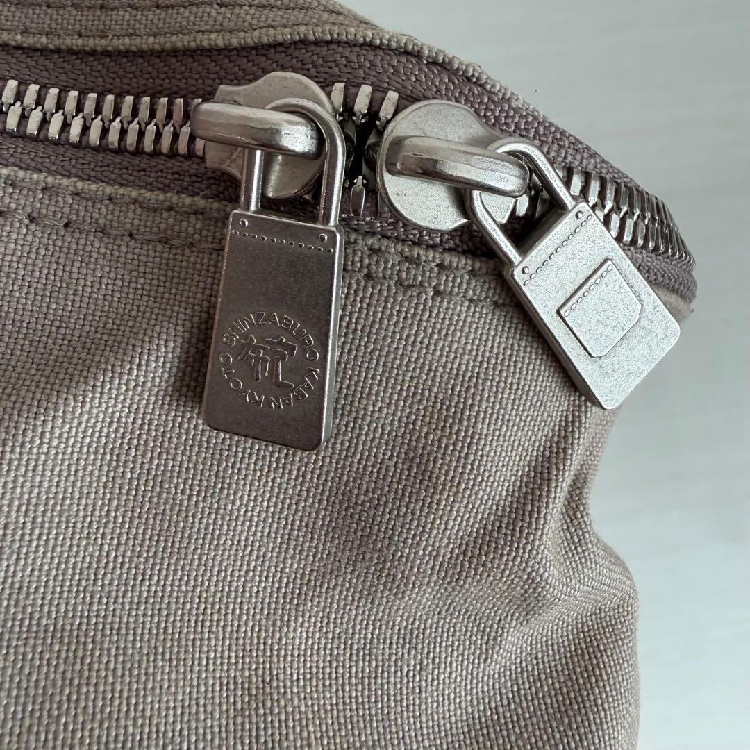 一澤信三郎帆布　ショルダーバッグ　ワンショルダー　グレー　A4対応　ファスナー