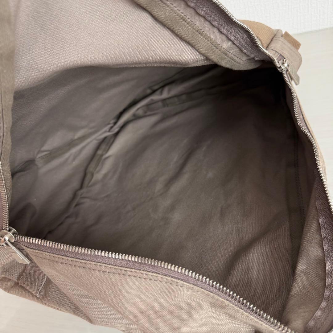 一澤信三郎帆布　ショルダーバッグ　ワンショルダー　グレー　A4対応　ファスナー