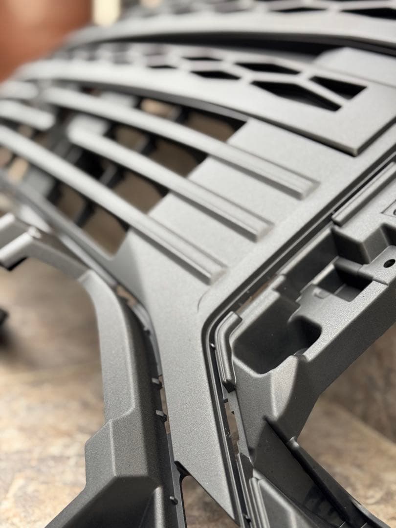 ②デリカd5 グリル　リア　ロアバンパー　ラプターライナー塗装