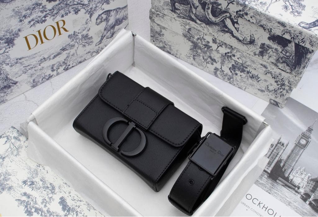 大人気！ブラック メッセンジャーバッグ