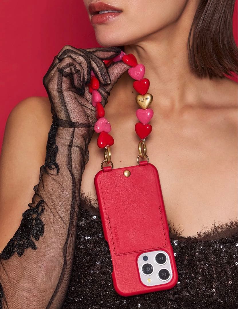 【LOUVINI】 ハンドストラップPETIT CUORE　PINK-RED