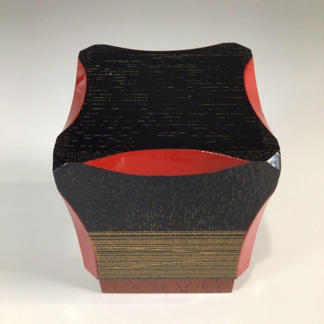 Ｐ５３９　茶器　『新谷宗久作』『黒搔合塗』『爪紅』『四方糸巻茶器』　共箱　茶道具