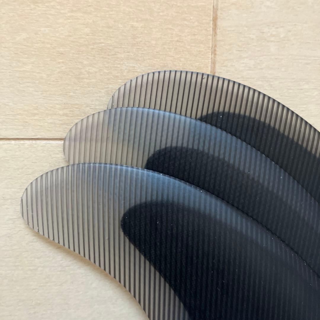 イ*ー様 美品 FCS2フィン パフォーマー PERFORMER M トライ