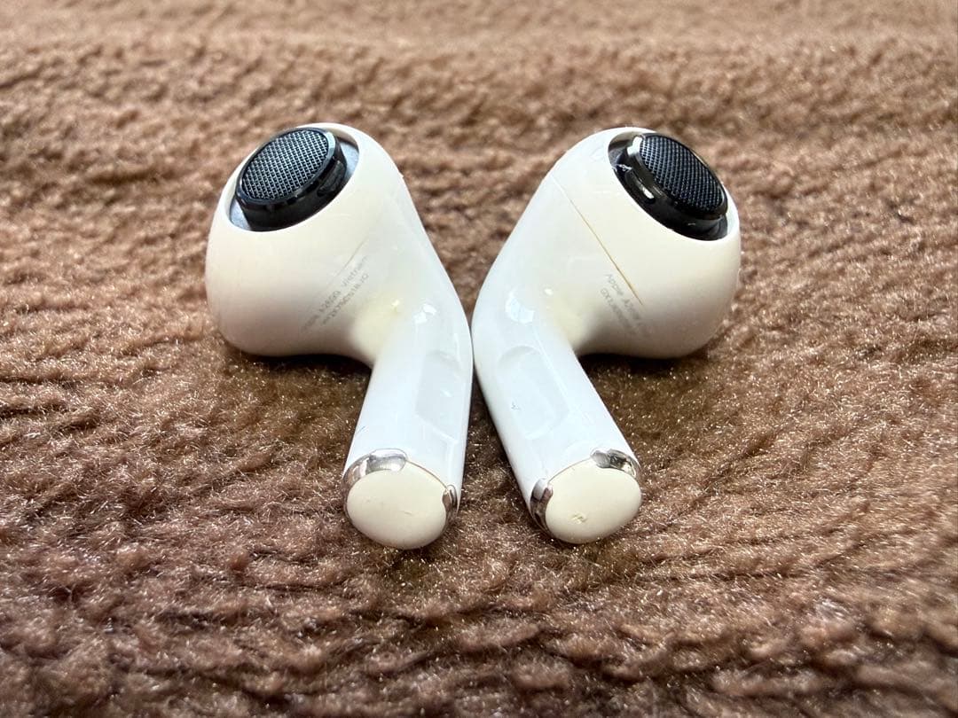 AirPods Pro 2 本体 充電ケース付き 【注意！右耳のみ使用可能】