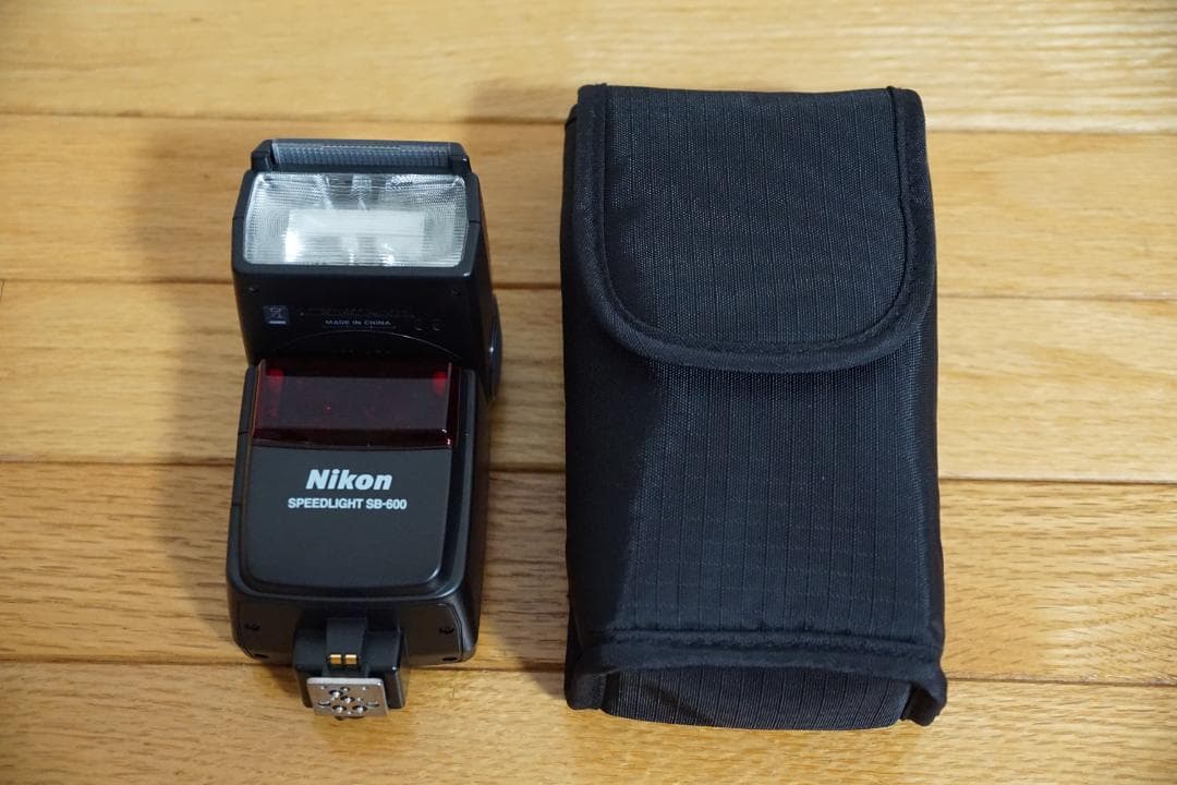 NIKON D600シャッター数5697枚 望遠,標準ズーム,ストロボセット