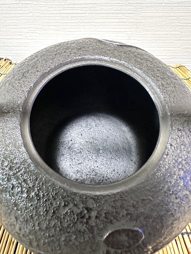 未使用品　供箱付属品付　南部喜州 (及川 喜徳)造　鍛治打袋鉉　１５型　南部鉄瓶