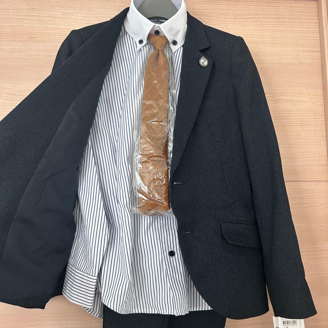 男の子フォーマルスーツ　【新品未使用品】　ボイコット　140
