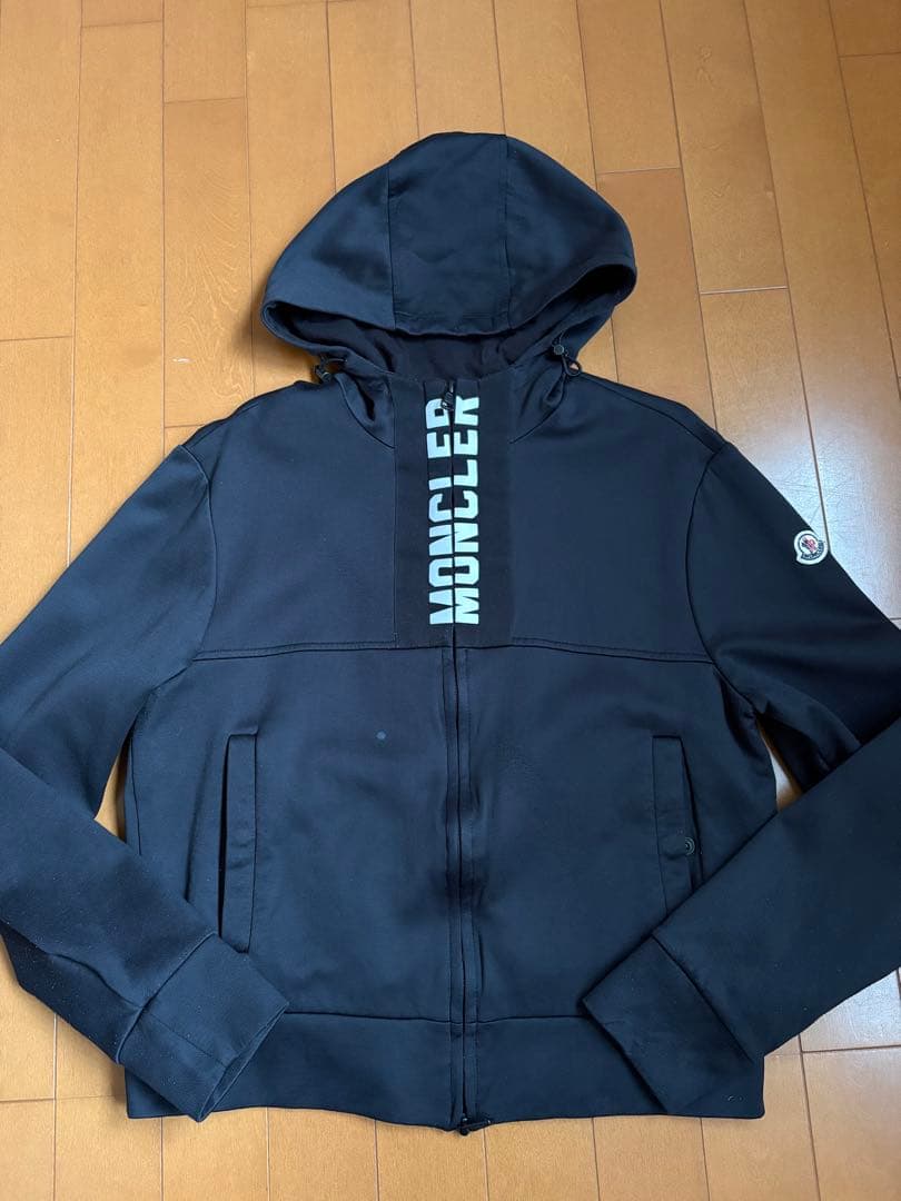 モンクレール　フロントロゴパーカー　ブラック