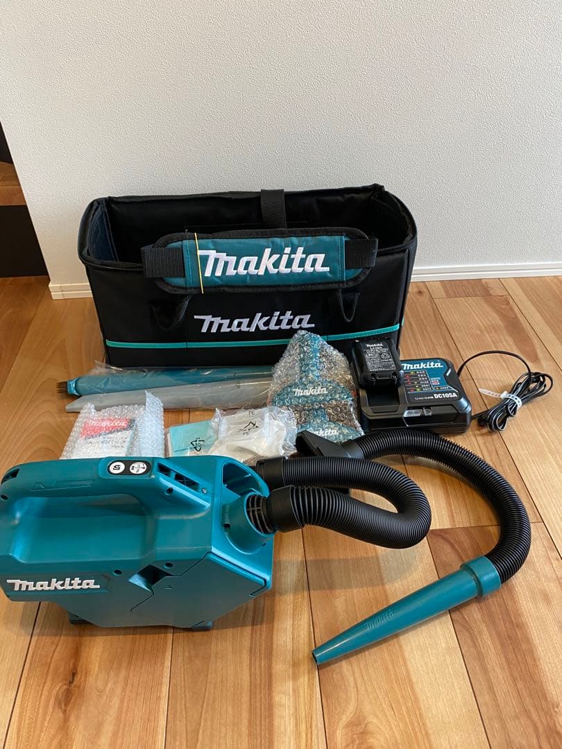 マキタ　掃除機　CL121D ソフトバック付き