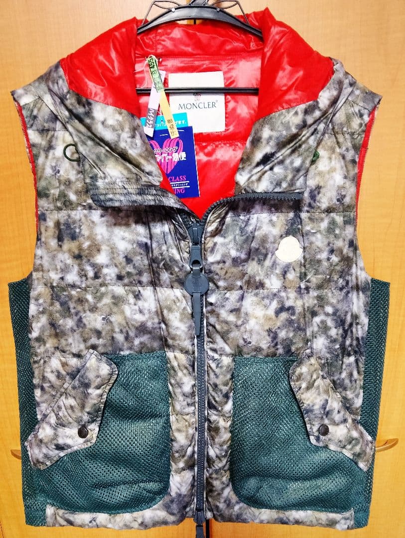 MONCLER カモフラージュ ダウンベスト
