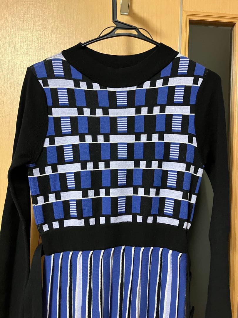 【クリーニング済み】 ジオメトリックプリーツニットワンピース 38