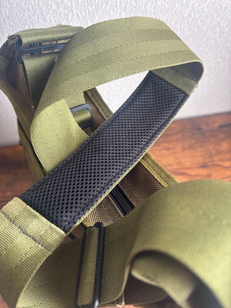 BRIEFING DAY TRIPPER ショルダーバッグ KHAKI カーキ