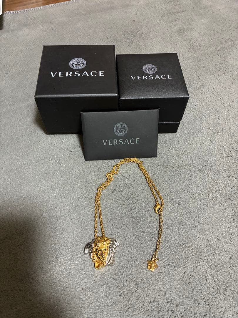 VERSACE メデューサネックレス ゴールド/シルバー