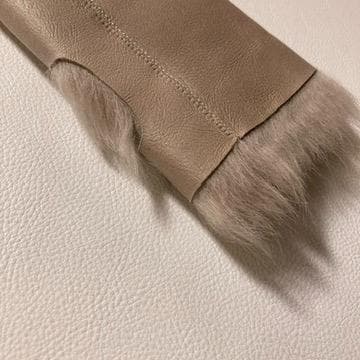 ま*ち様 【未使用級】カールドノヒュー　ラムスキン ムートングローブ アームウォ