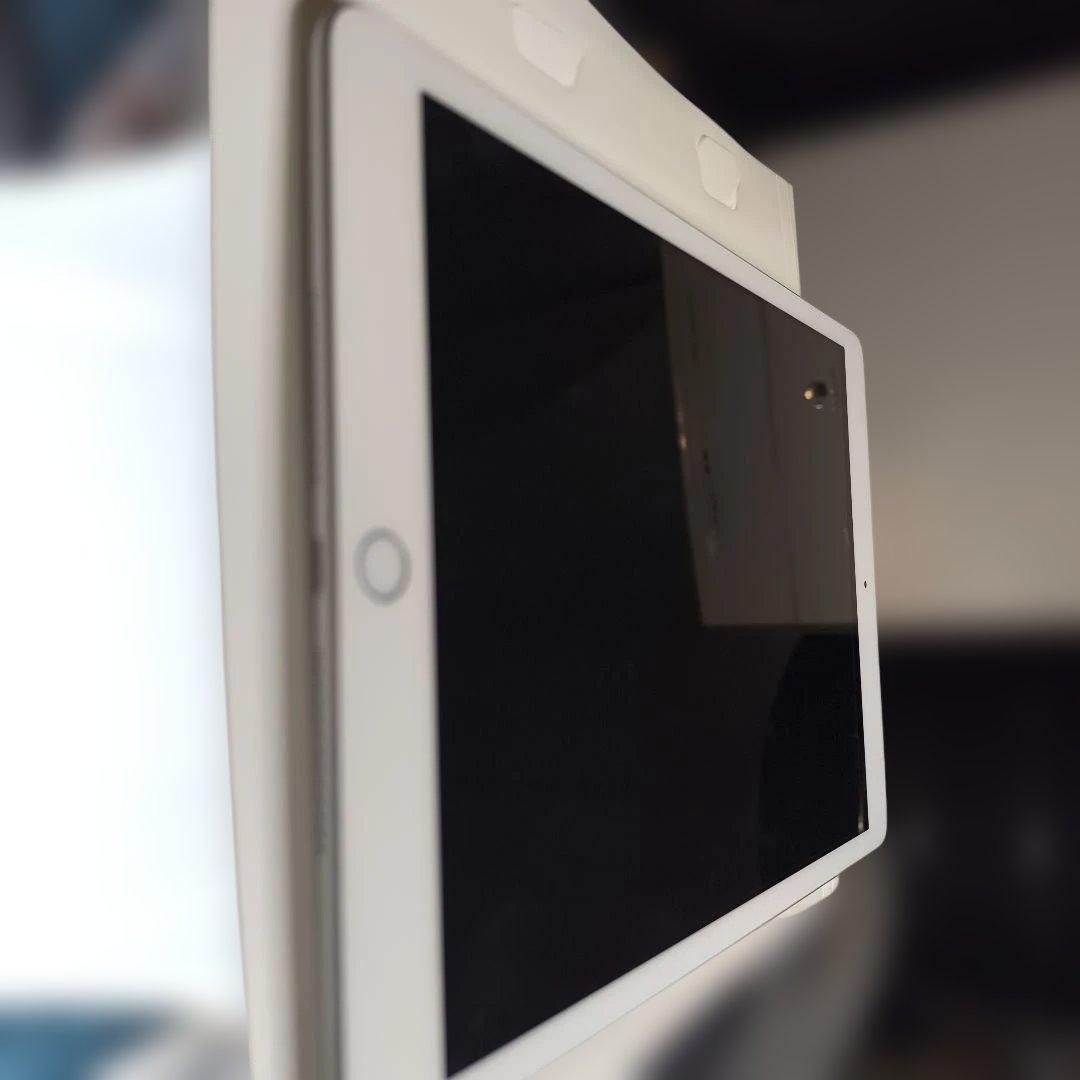 ゆ*な様 達*様 iPad 第8世代 32GB セルラーモデル 32GBシルバー