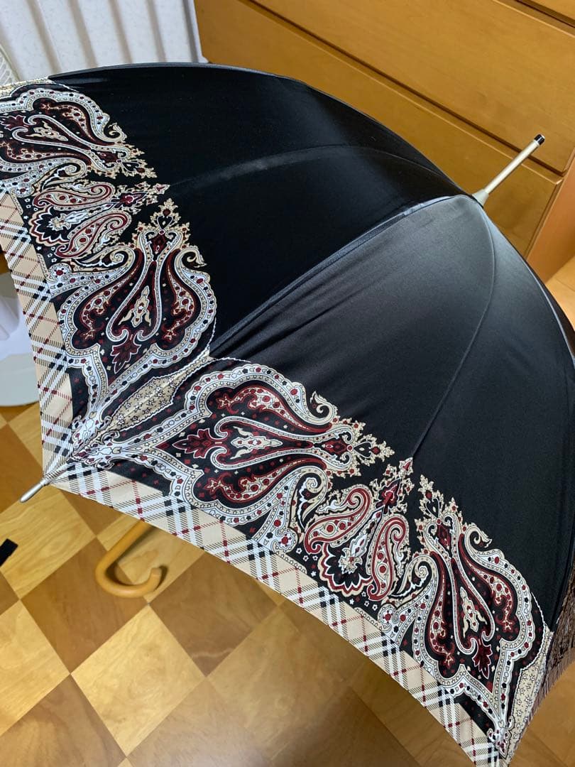 BURBERRY長傘　黒と赤のペイズリー柄