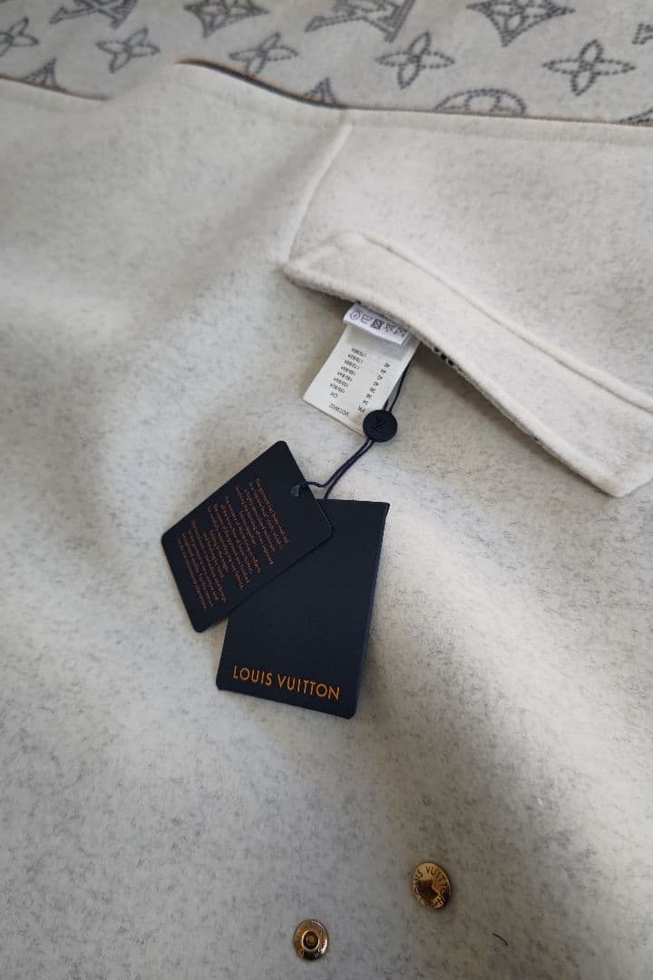 LV ヴィトン　マヒナ　リバーシブル　フード　ケープ　ポンチョ　定価70万円