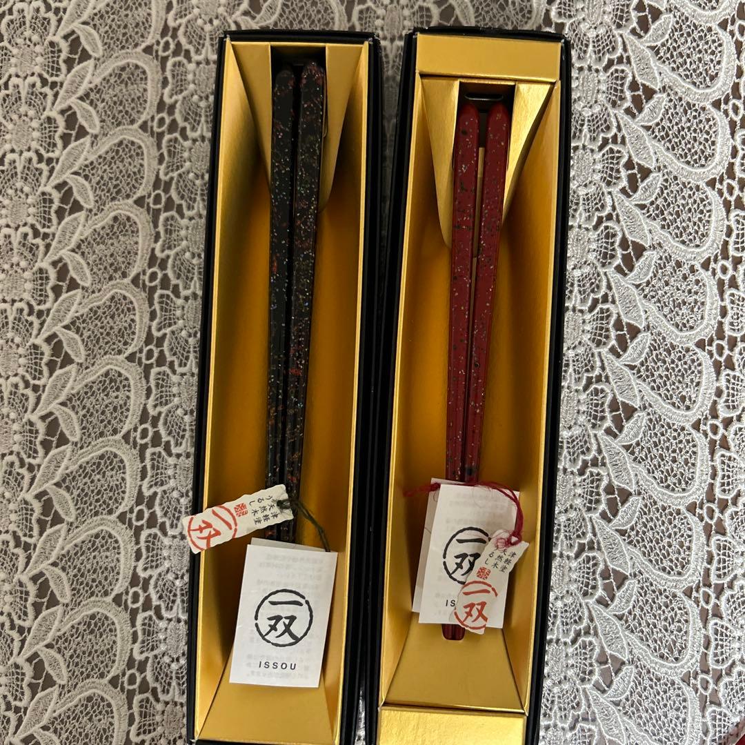 一双うるし天然木　津軽塗り夫婦ばし　箸置きのおまけ付き