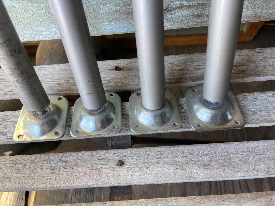 ラ*ト様 ❤️❤️❤️ジャンクガーデンの演出用　古いテーブルの足 　　　テレビ