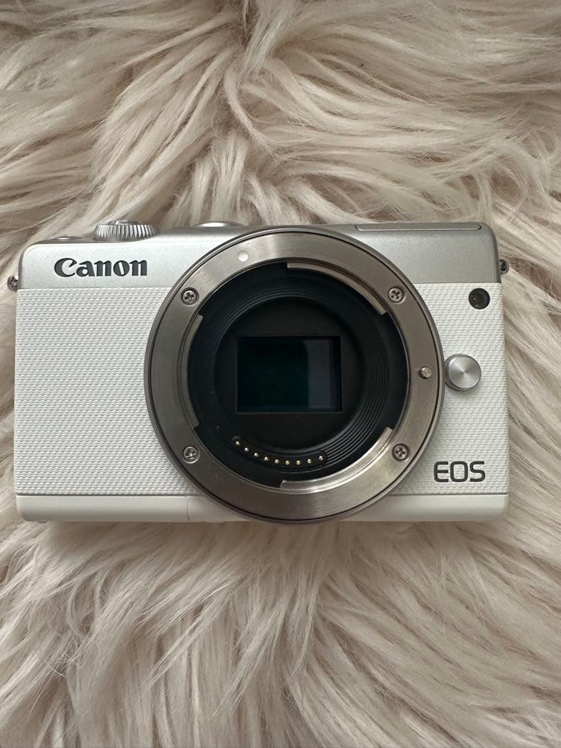 Canon EOS M100 ミラーレス一眼