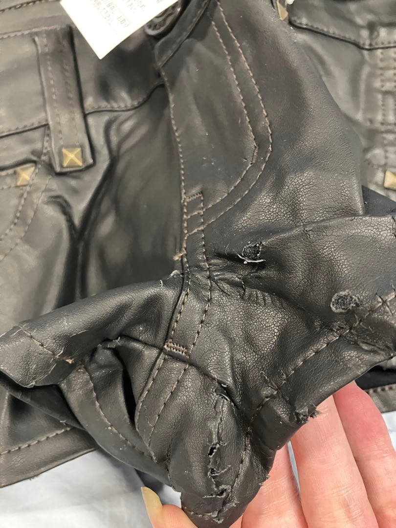 d.i.aスタッズ付きブラックレザーショートパンツ25サイズ