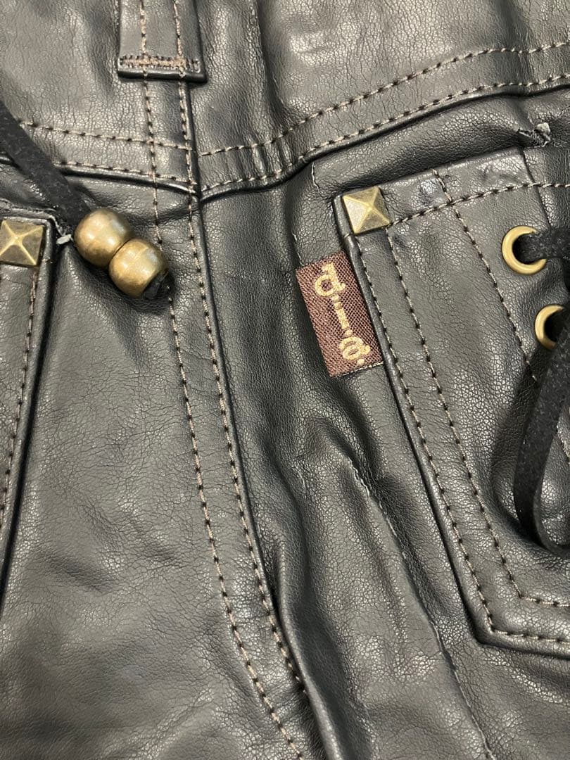 d.i.aスタッズ付きブラックレザーショートパンツ25サイズ