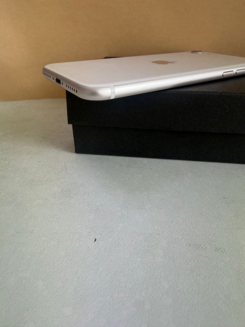 iPhoneSE3 128GB スターライトホワイト