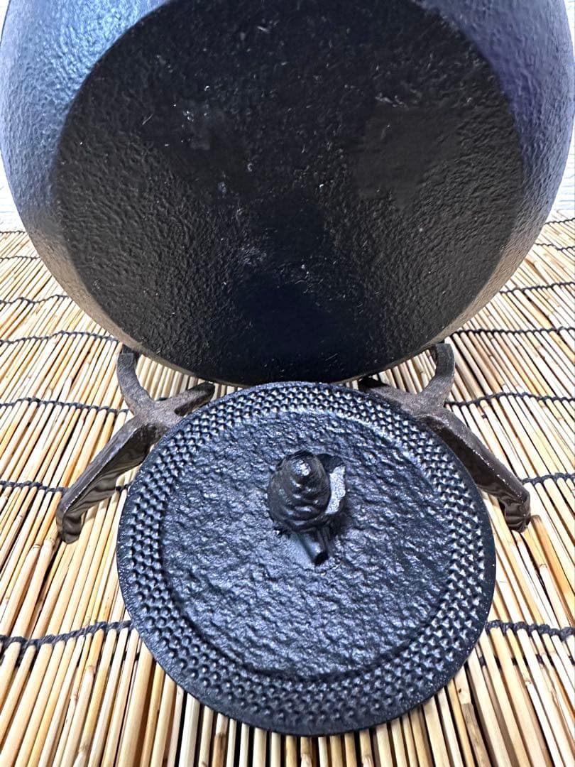 未使用品、供箱等付属品付　南部霞銘　南部池永造　２０型筋目アラレ　南部鉄瓶