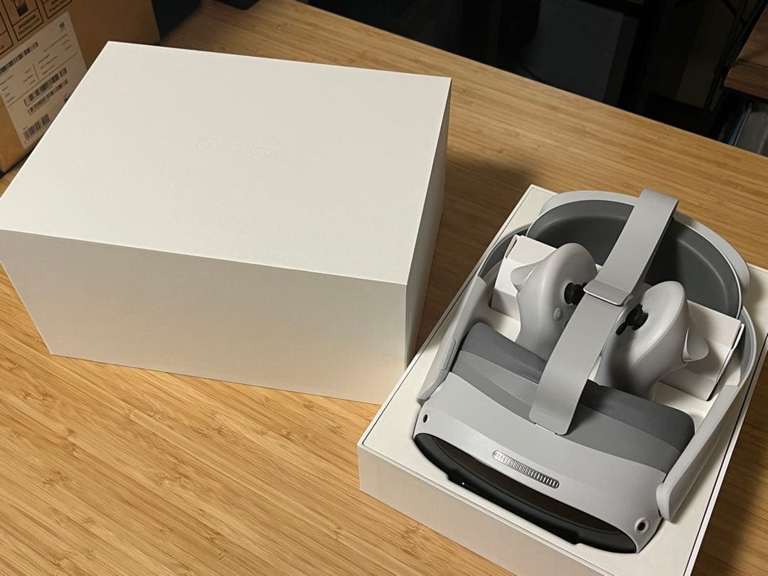 PICO 4 Ultra VRヘッドセット