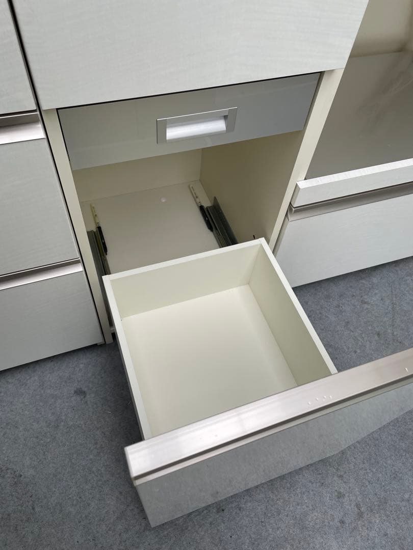 ユキンコ　パモウナ　キッチンボード　食器棚