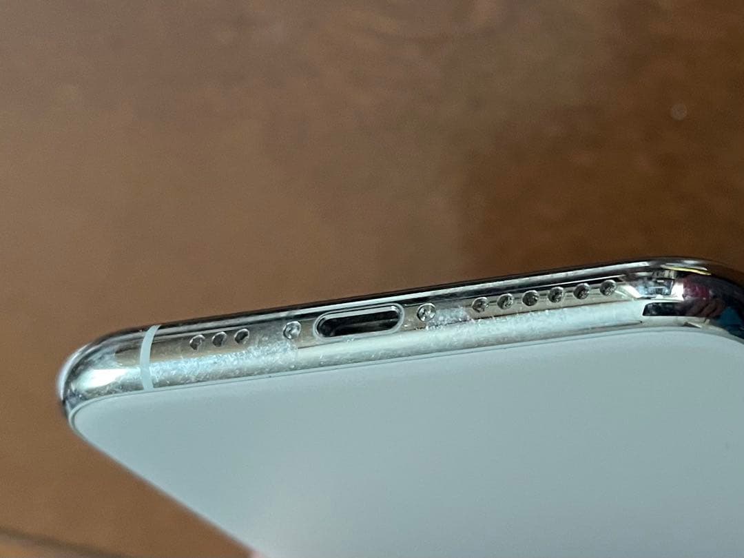 iPhone 11 Pro 64GB シルバー 付属品完備 純正ケース付