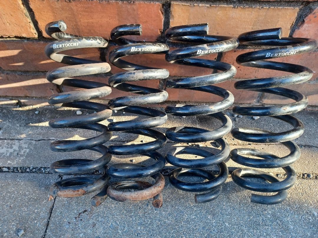 マセラティ ギブリ 2WD ベルトッキ BERTOCCHI ダウンサス